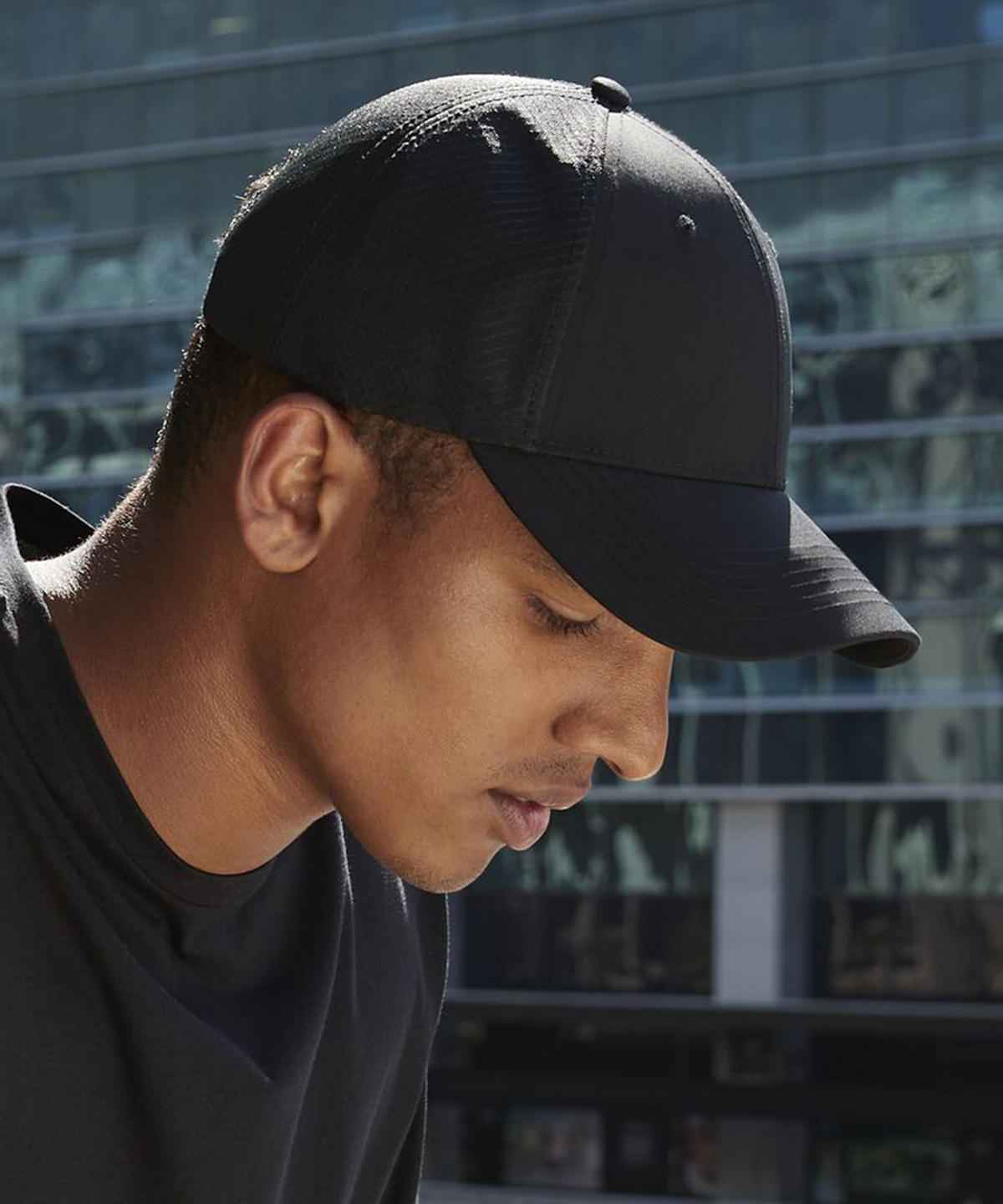 Technical mesh trucker