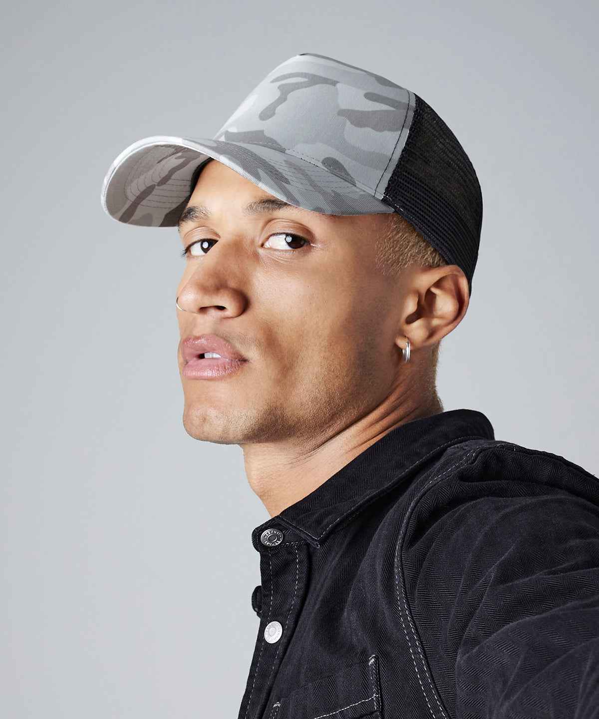 Camo snapback trucker